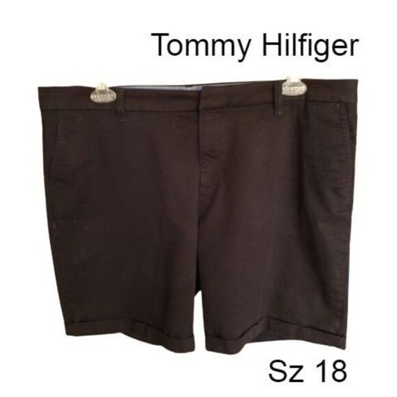 Tommy Hilfiger Plus Women's 8 Inch Hollywood Chino Shorts Black Size 18 - Picture 1 of 5